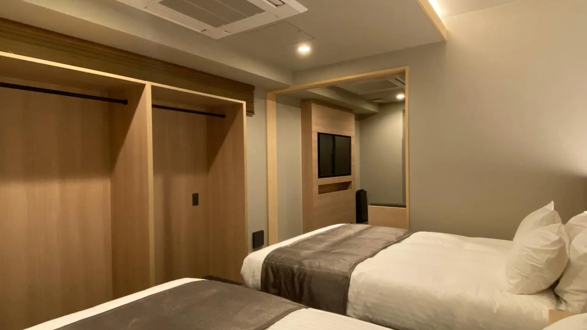 Premium Apart Monday Kyoto Gojo