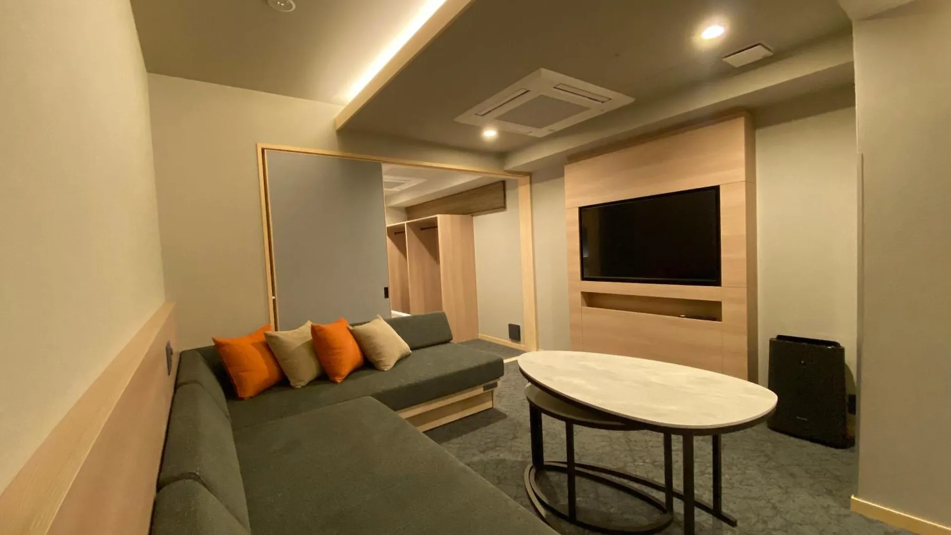 Premium Apart Monday Kyoto Gojo